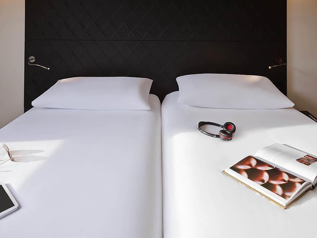 Twin Room, 2 Twin Beds | Desk, free WiFi, bed sheets
