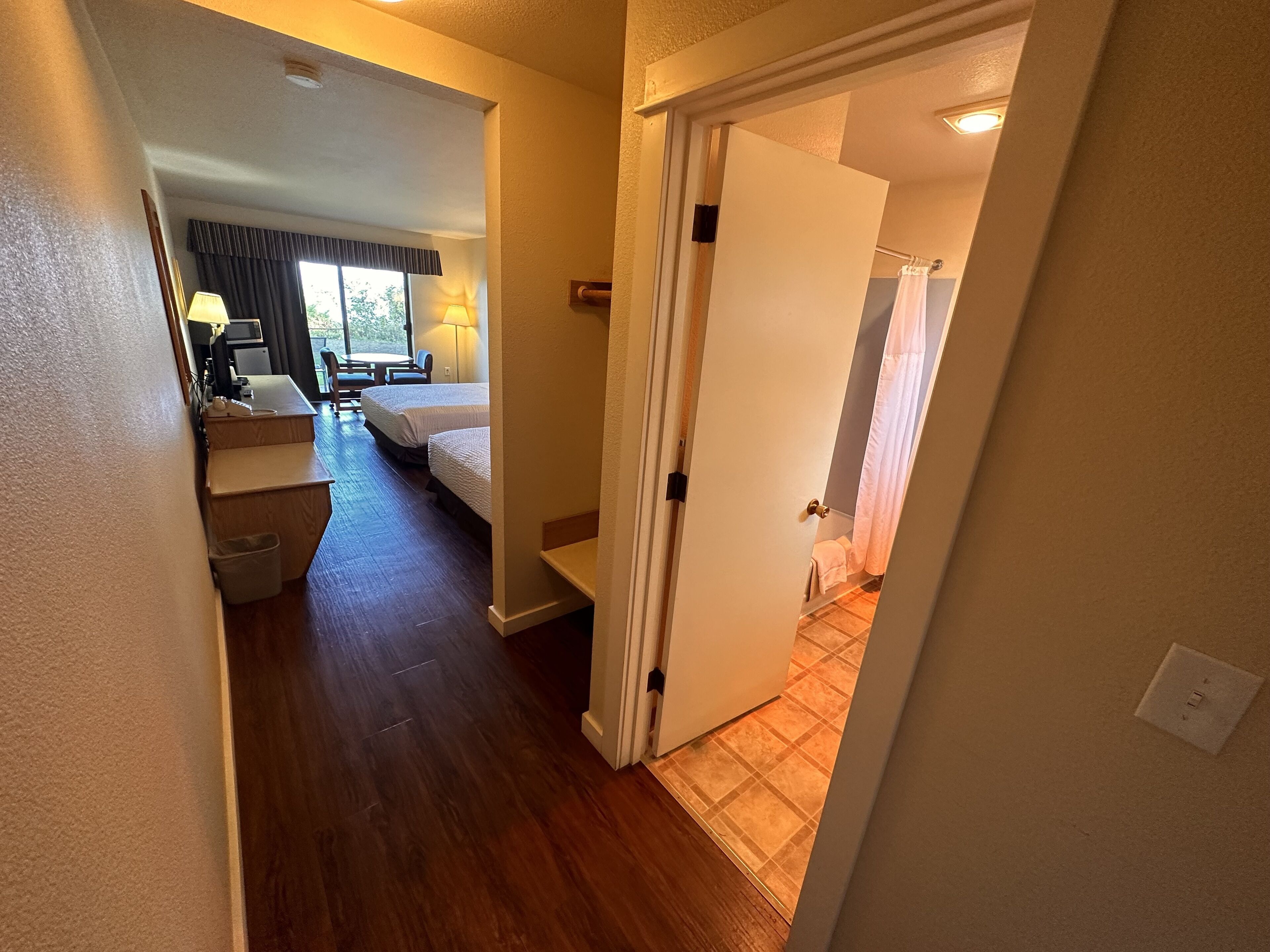 Travel cot, free WiFi, bed sheets