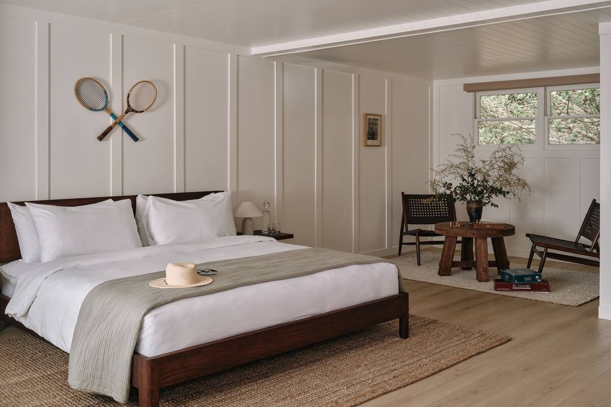 Garden King Suite | Premium bedding, desk, laptop workspace, blackout drapes