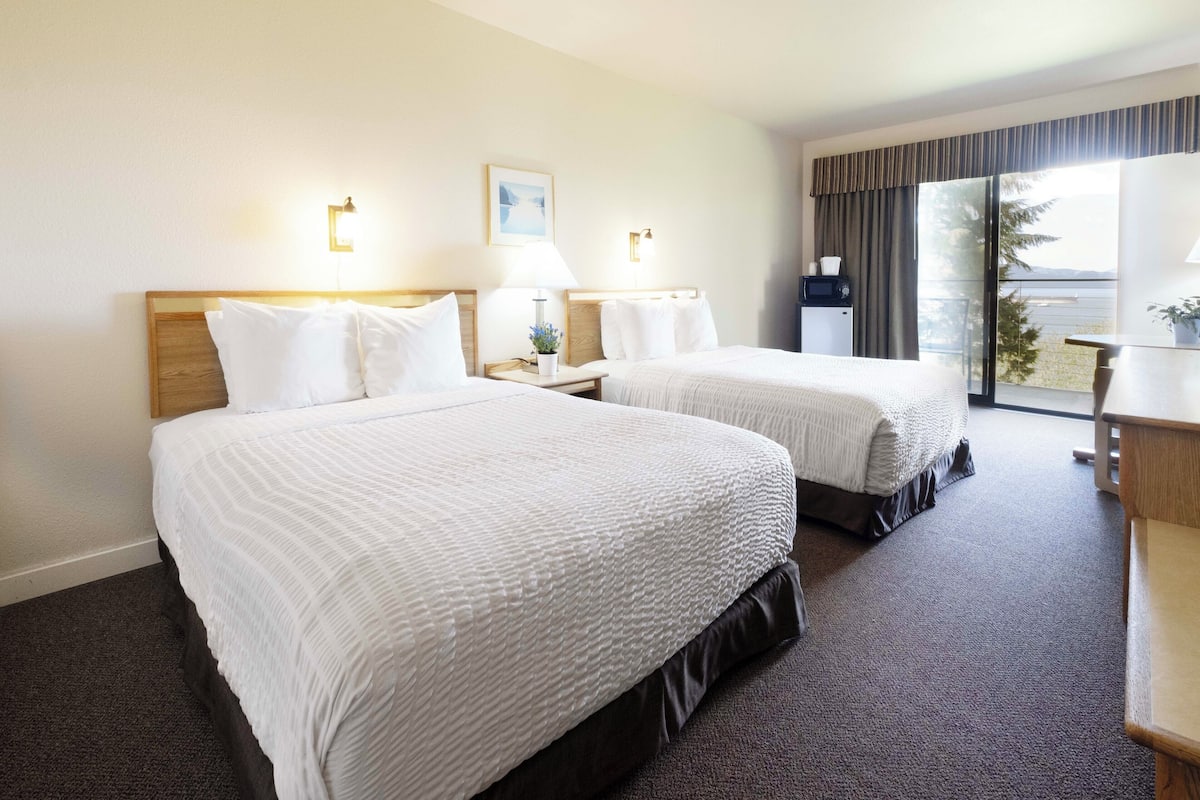 Habitación doble, 1 habitación, vista al río | Cuna de viaje, wifi gratis y ropa de cama