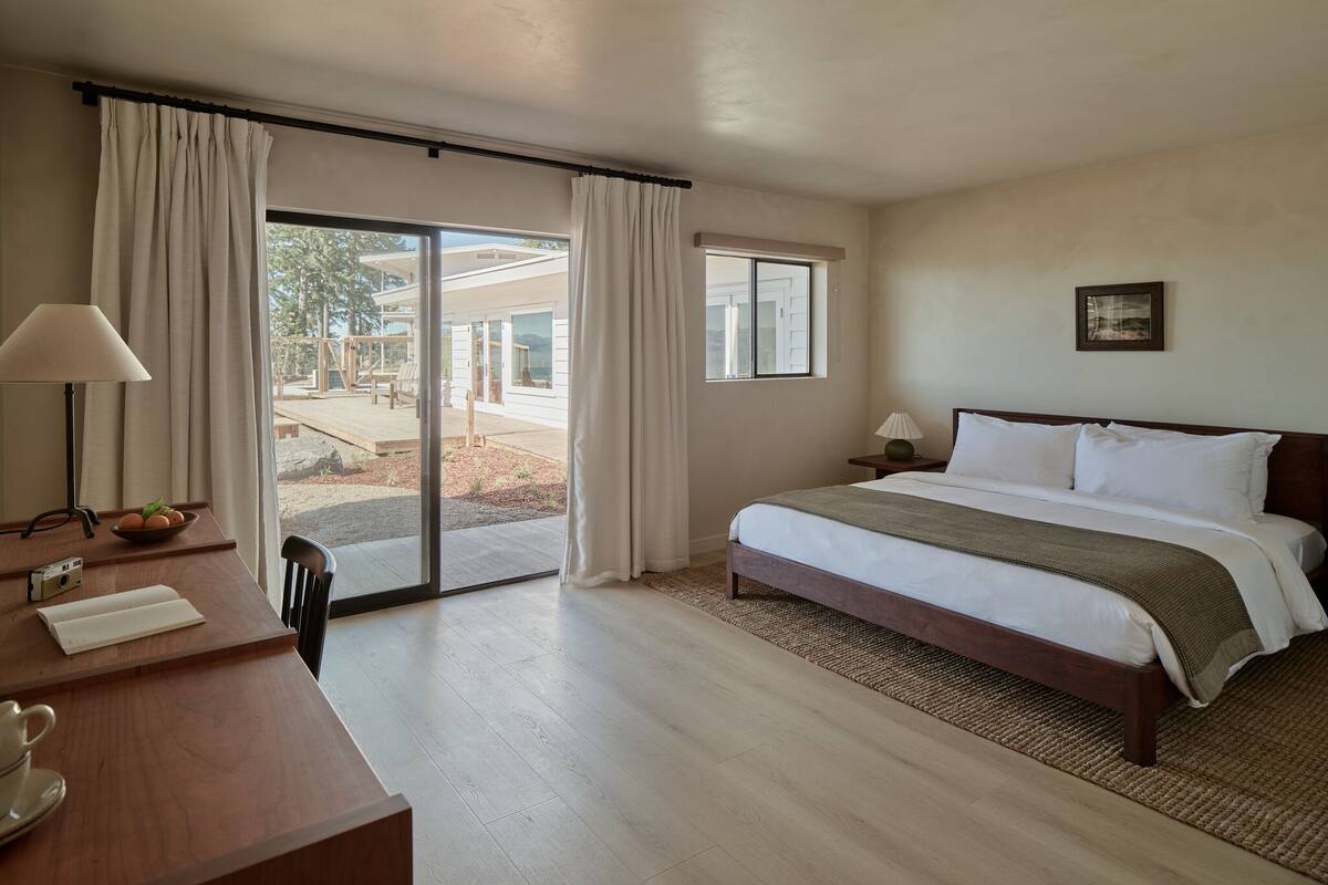 Signature River View Accessible King | Premium bedding, desk, laptop workspace, blackout drapes