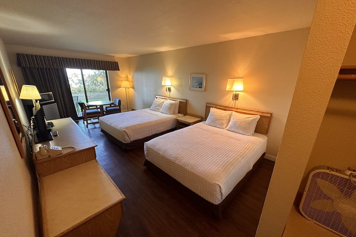 Cuna de viaje, wifi gratis y ropa de cama