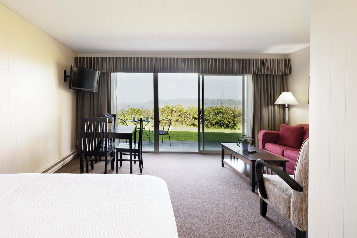 Habitación, 1 habitación, vista al río | Cuna de viaje, wifi gratis y ropa de cama