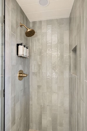 Standard Garden Queen | Bathroom | Shower, designer toiletries, hair dryer, towels - The Herondale Hotel (Astoria)