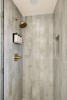 Ducha, artículos de tocador de diseñador, secador de pelo, toallas