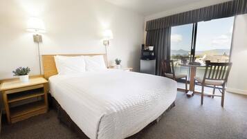 Travel cot, free WiFi, bed sheets