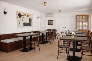 Dining - Astoria Crest Hotel (Astoria)