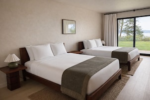 Signature River View Double Queen | Free WiFi, bed sheets