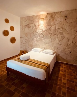 Chambre Triple Confort | Fer et planche à repasser, Wi-Fi gratuit