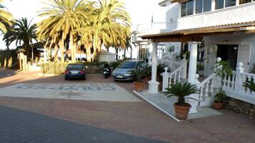 EntrĂ©e de lâhĂ©bergement