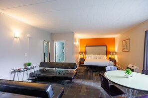 Executive Single Room, Non Smoking | Premium bedding, pillowtop beds, blackout drapes, soundproofing - Hotel Royal Oak (Royal Oak)