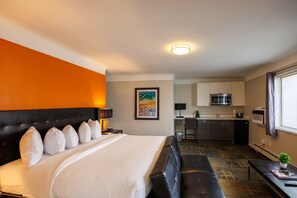 Executive Single Room, Non Smoking | Premium bedding, pillowtop beds, blackout drapes, soundproofing - Hotel Royal Oak (Royal Oak)