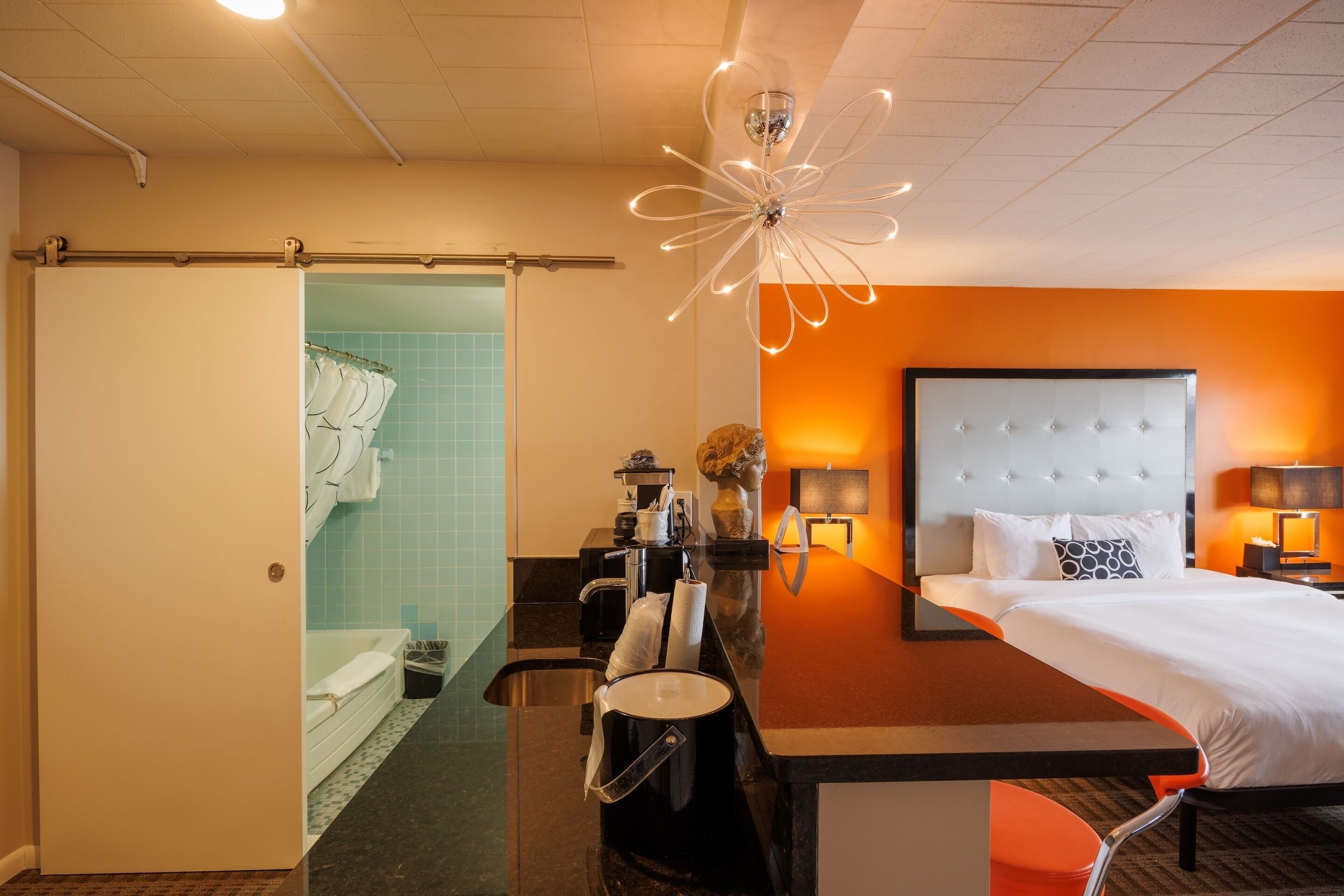 Signatur-enkeltværelse - 1 kingsize-seng - køleskab og mikrobølgeovn | Premium-sengetøj, senge med topmadrasser, mørklægningsgardiner