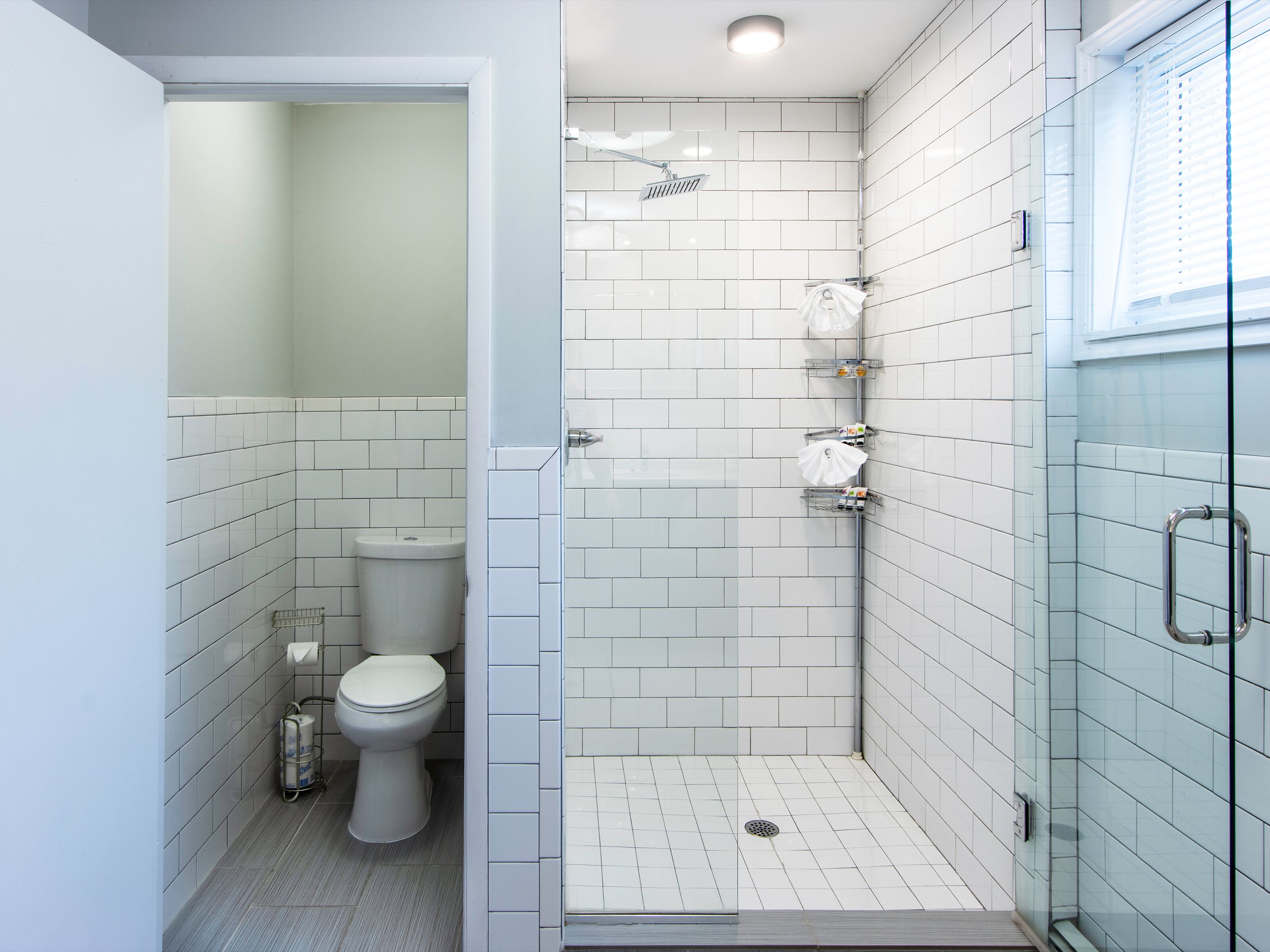 Executive Single Room, Non Smoking | Bathroom | Combined shower/tub, rainfall showerhead, free toiletries, hair dryer