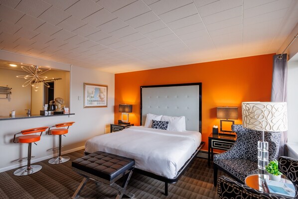 Signature, Standard Room, 1 King Bed, Refrigerator & Microwave | Premium bedding, pillowtop beds, blackout drapes, soundproofing