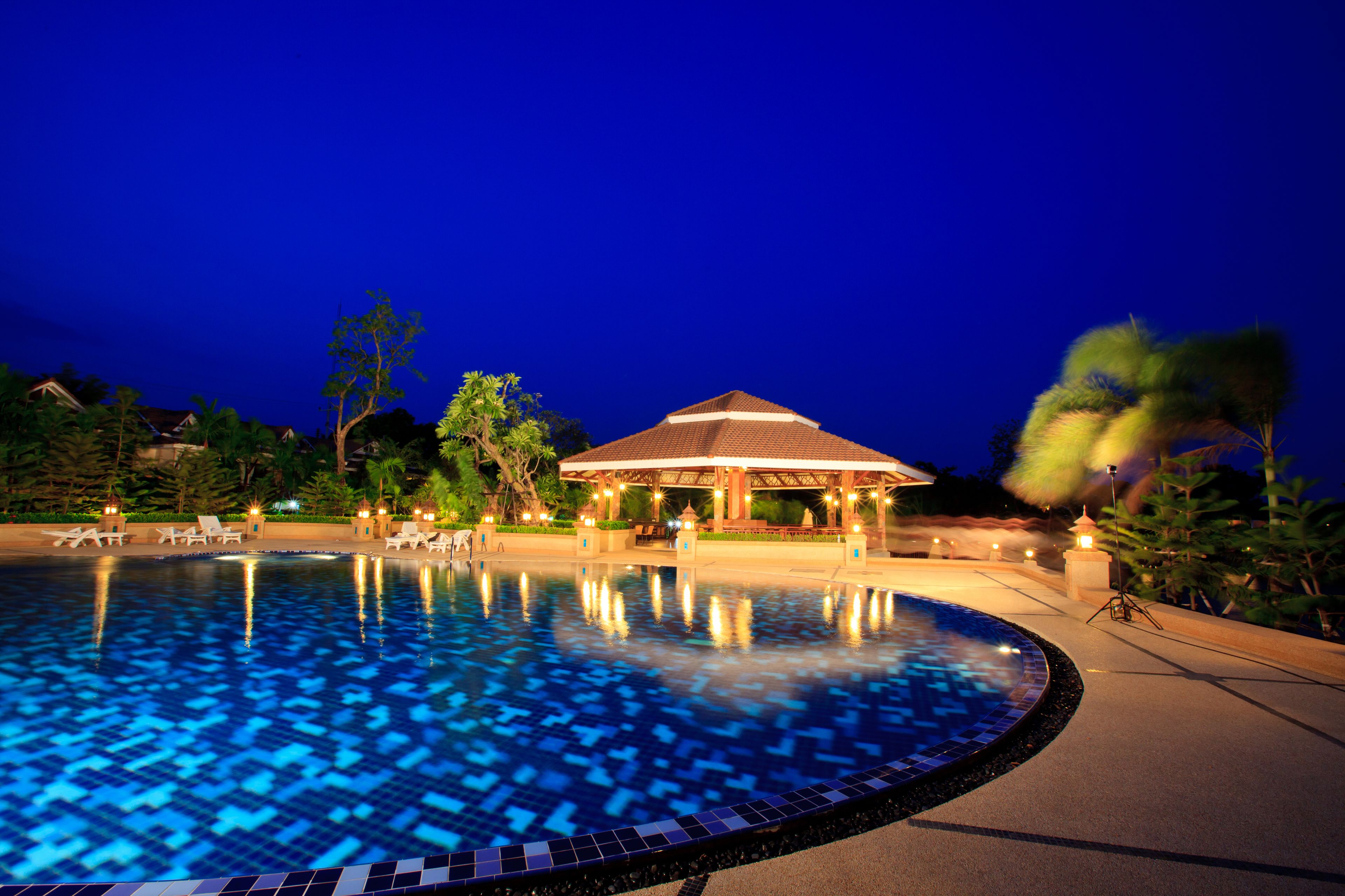 outdoor pool, pool loungers