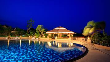 Outdoor pool, pool loungers