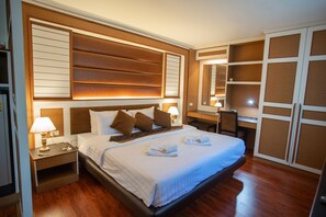 Suite familiale, 3 chambres | Literie hypoallergénique, minibar contenant certains articles gratuits