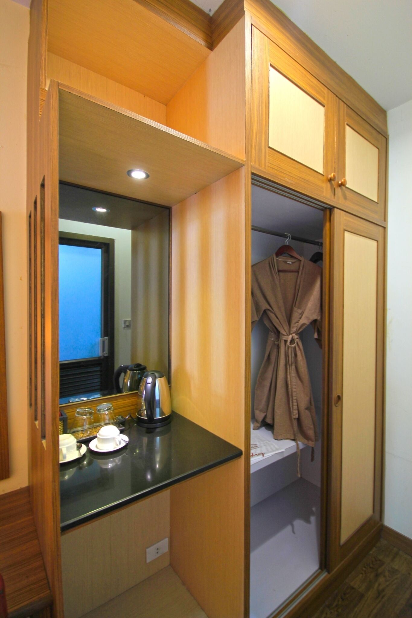 deluxe riverview | room amenity