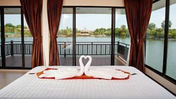 Lakeview Bungalow | 1 bedroom, hypo-allergenic bedding, free minibar items, in-room safe