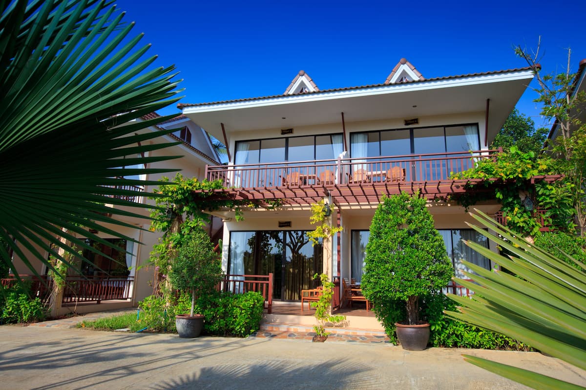 Deluxe Double or Twin Room, Garden View | 1 bedroom, hypo-allergenic bedding, free minibar items, in-room safe
