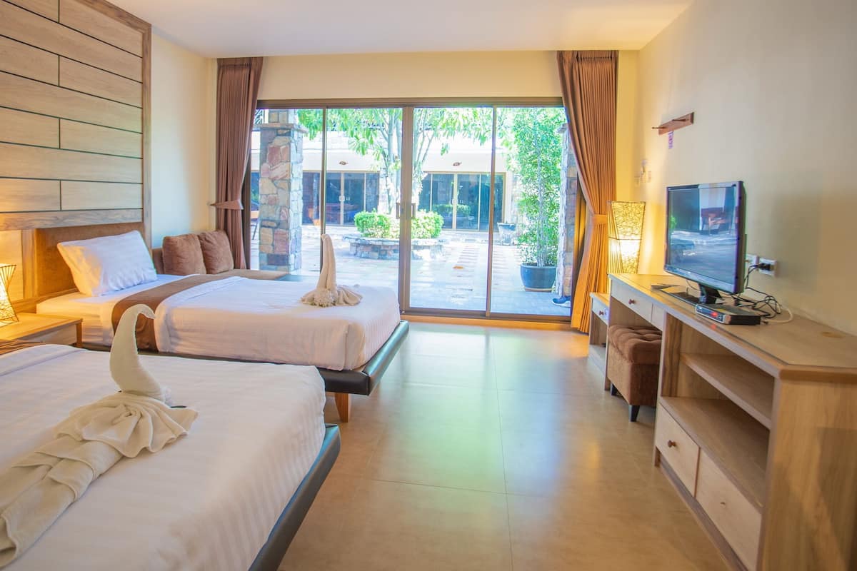 Superior Room | 1 bedroom, hypo-allergenic bedding, free minibar items, in-room safe