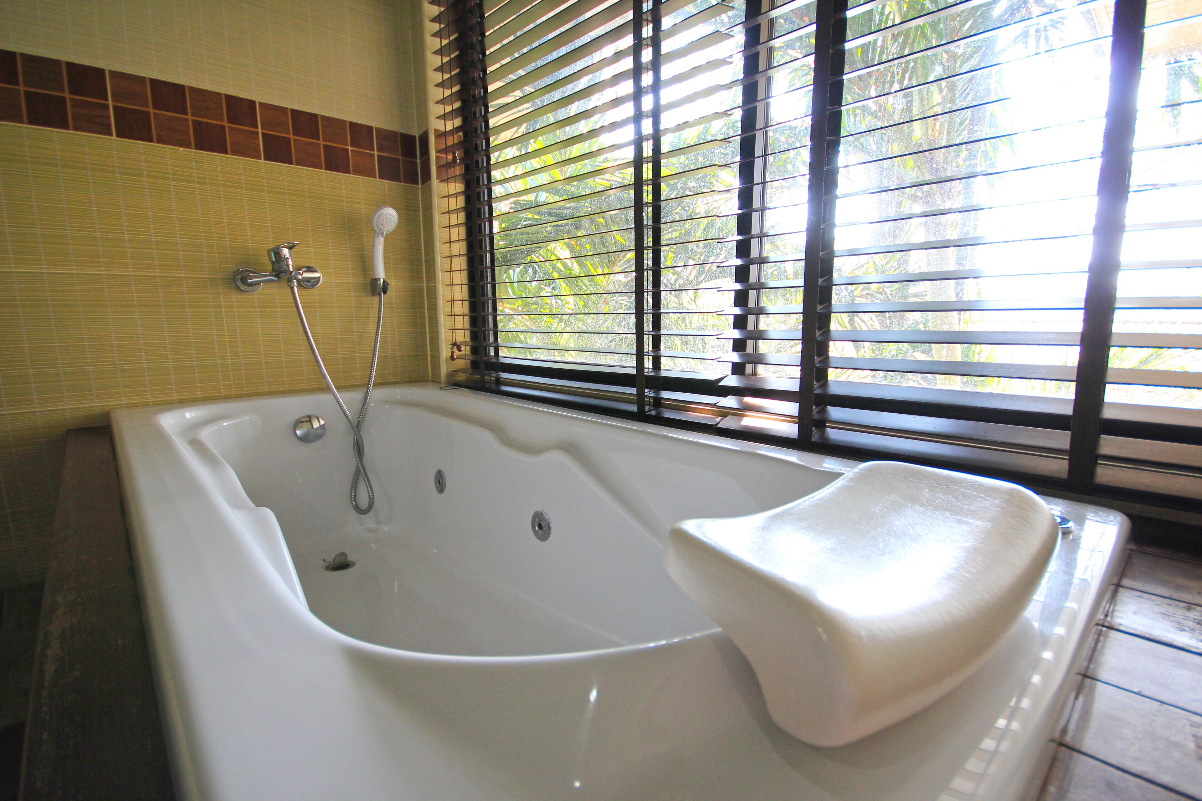 family suite, 3 bedrooms | bathroom | shower, free toiletries, hair dryer, bathrobes