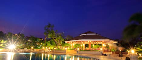 Outdoor pool, sun loungers