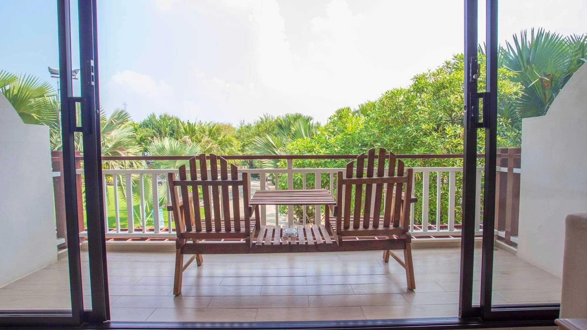 superior room | living area | 32-inch flat-screen tv with satellite channels, tv