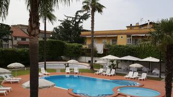 Alberca al aire libre por temporada