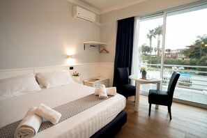 Bureau, rideaux occultants, chambres insonorisées, Wi-Fi gratuit