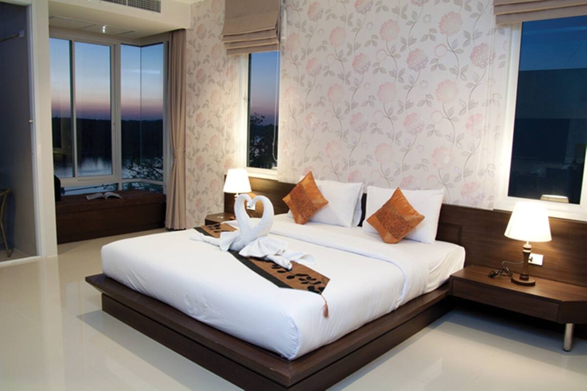 Deluxe Double Room | Premium bedding, minibar, in-room safe, desk