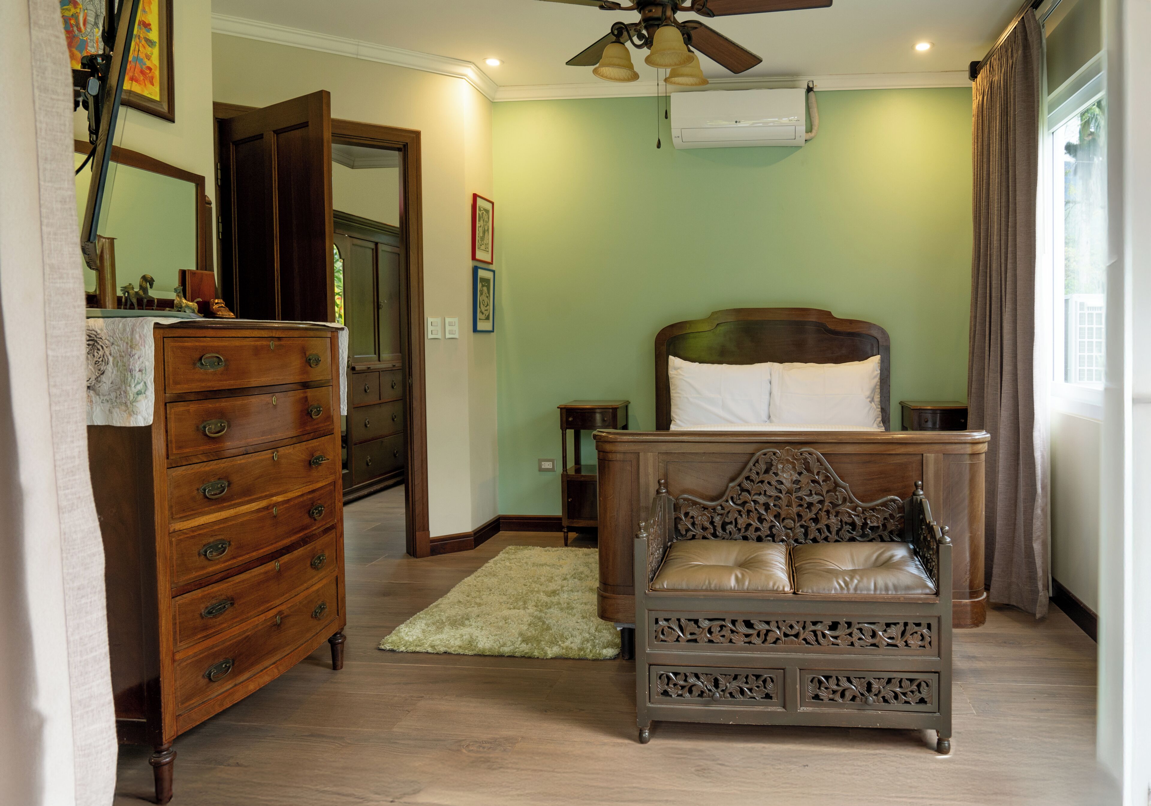 Chambre classique double ou avec lits jumeaux, non-fumeur, vue sur le lac | Literie de qualité, minibar, coffre-fort, rideaux d’obscurcissement
