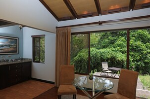 Junior Suite, 1 King Bed | Premium bedding, minibar, in-room safe, blackout drapes