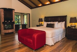 Master Suite | Premium bedding, minibar, in-room safe, blackout drapes