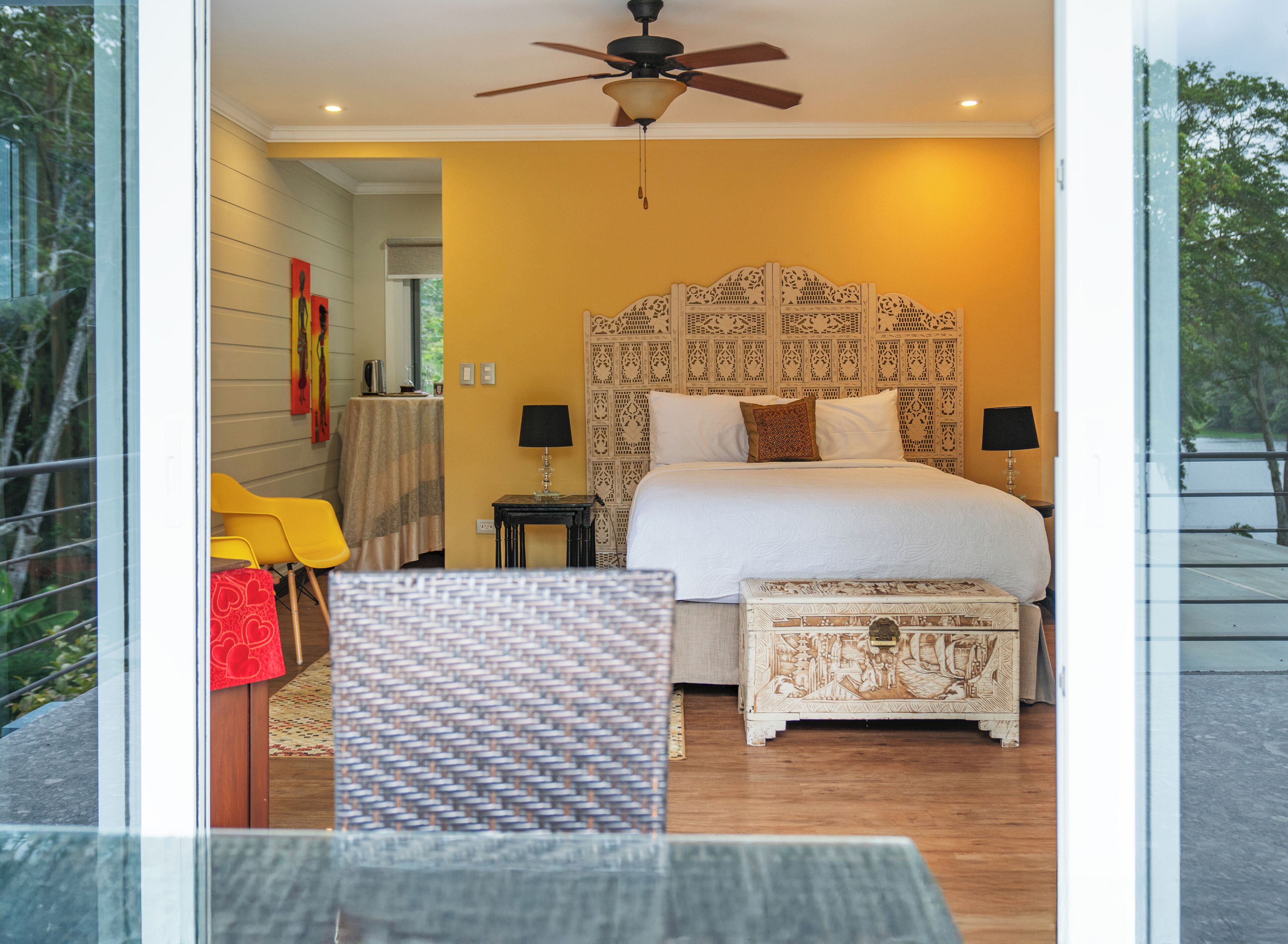 Chambre Confort double, vue sur le lac | Literie de qualité, minibar, coffre-fort, rideaux d’obscurcissement