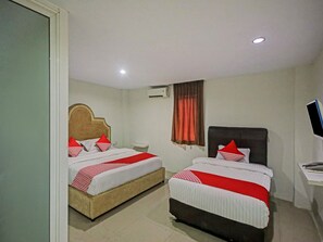 Superior Room - OYO 2574 Z Suites Hotel (Medan)