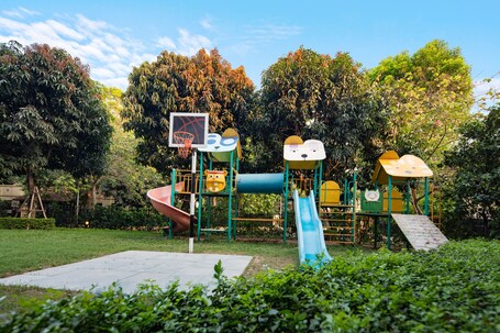 Área de juegos infantiles al aire libre