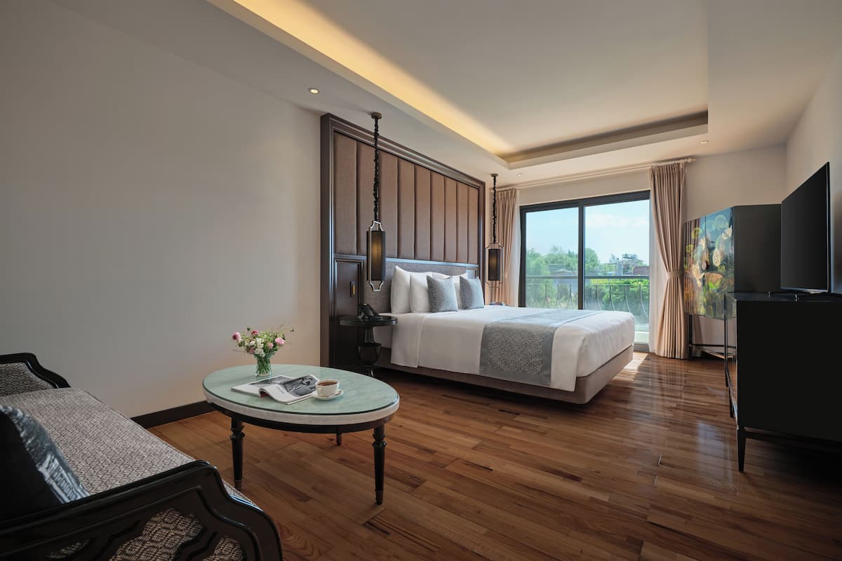 Deluxe Double Room | 1 bedroom, premium bedding, minibar, in-room safe