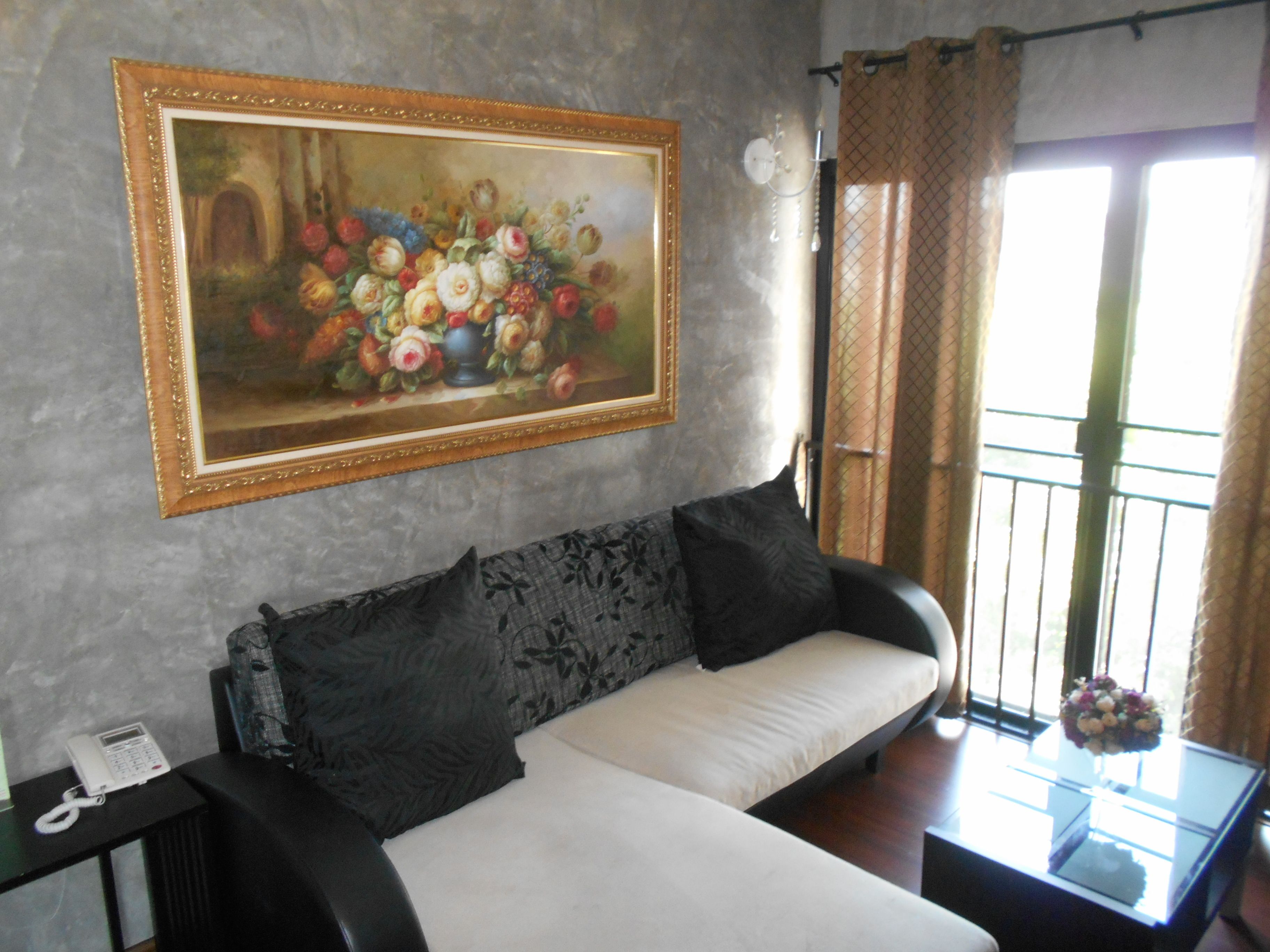 deluxe room | minibar, in-room safe, blackout curtains, rollaway beds