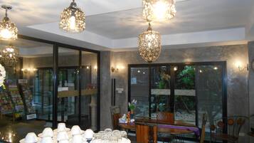 Daily cooked-to-order breakfast (THB 200 per person)