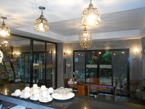 Dagelijks à la carte ontbijt (THB 200 per persoon)