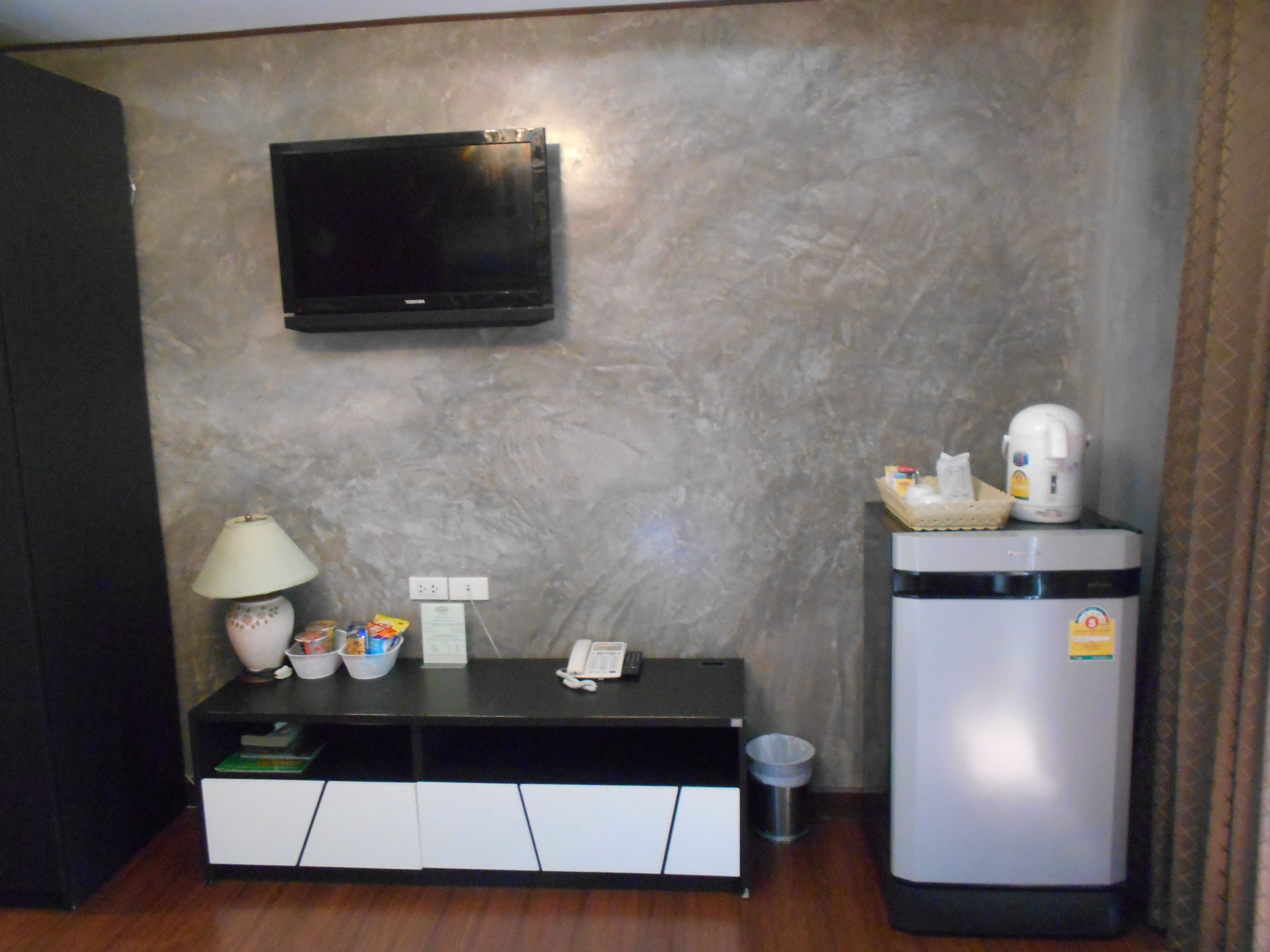 superior room | mini fridge