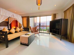 Super Deluxe | Living area | LCD TV