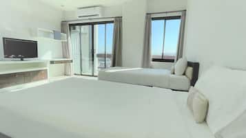 Superior Twin Room | Minibar, in-room safe, desk, laptop workspace
