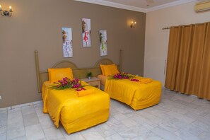 Bureau, rideaux occultants, lits pliants/supplémentaires, Wi-Fi gratuit