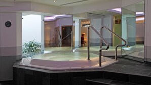 Indoor spa tub