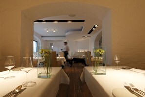 Breakfast, lunch and dinner served - niXe binz designhotel (Binz)