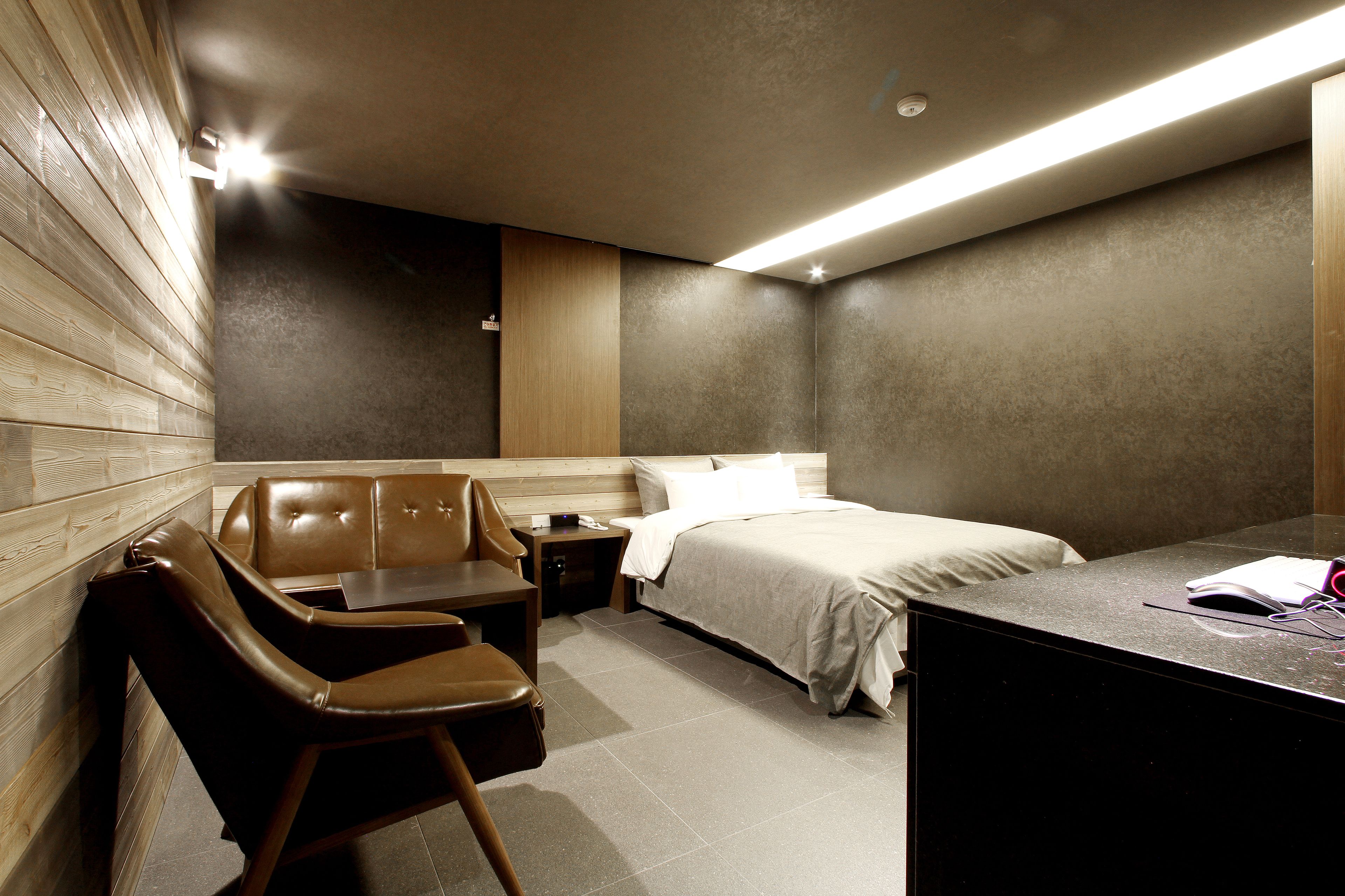 suite | premium bedding, minibar, iron/ironing board, free wifi