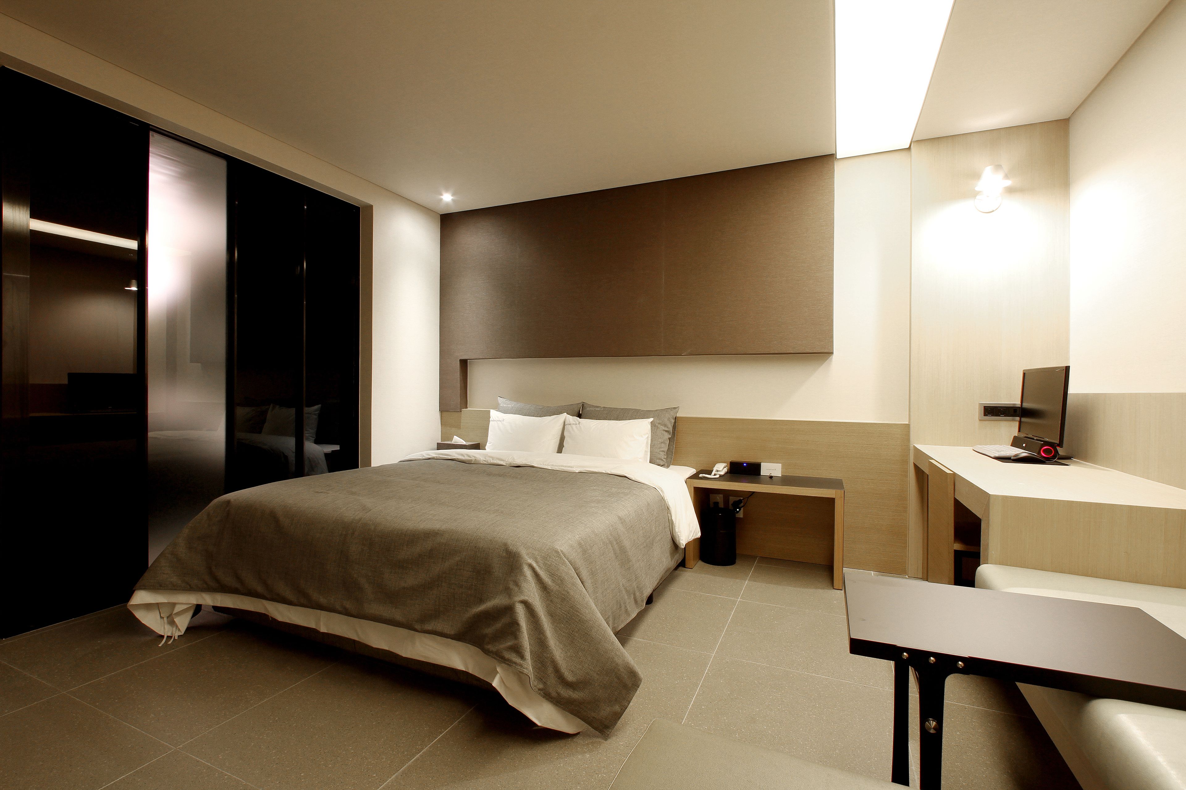 suite | premium bedding, minibar, iron/ironing board, free wifi